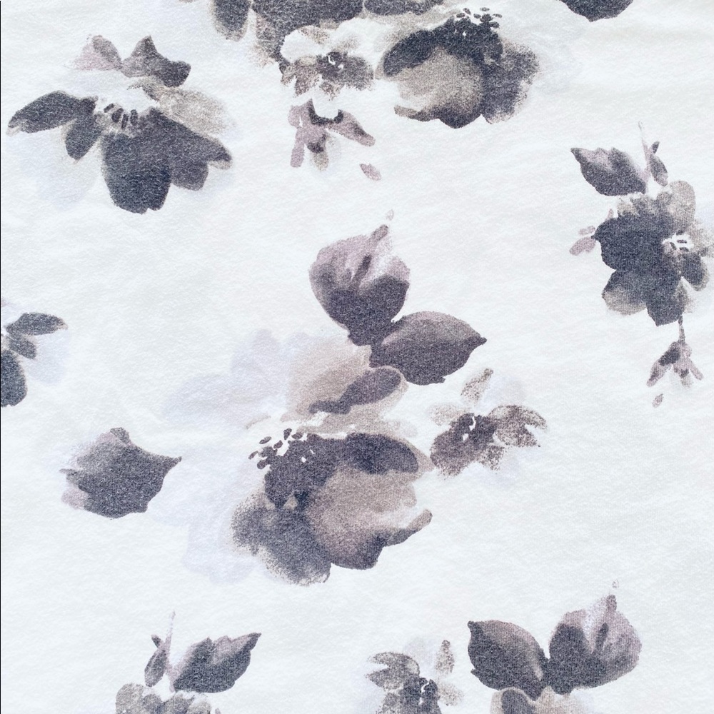 S Hollister Mens Tee Floral white black crewneck - Picture 3 of 6